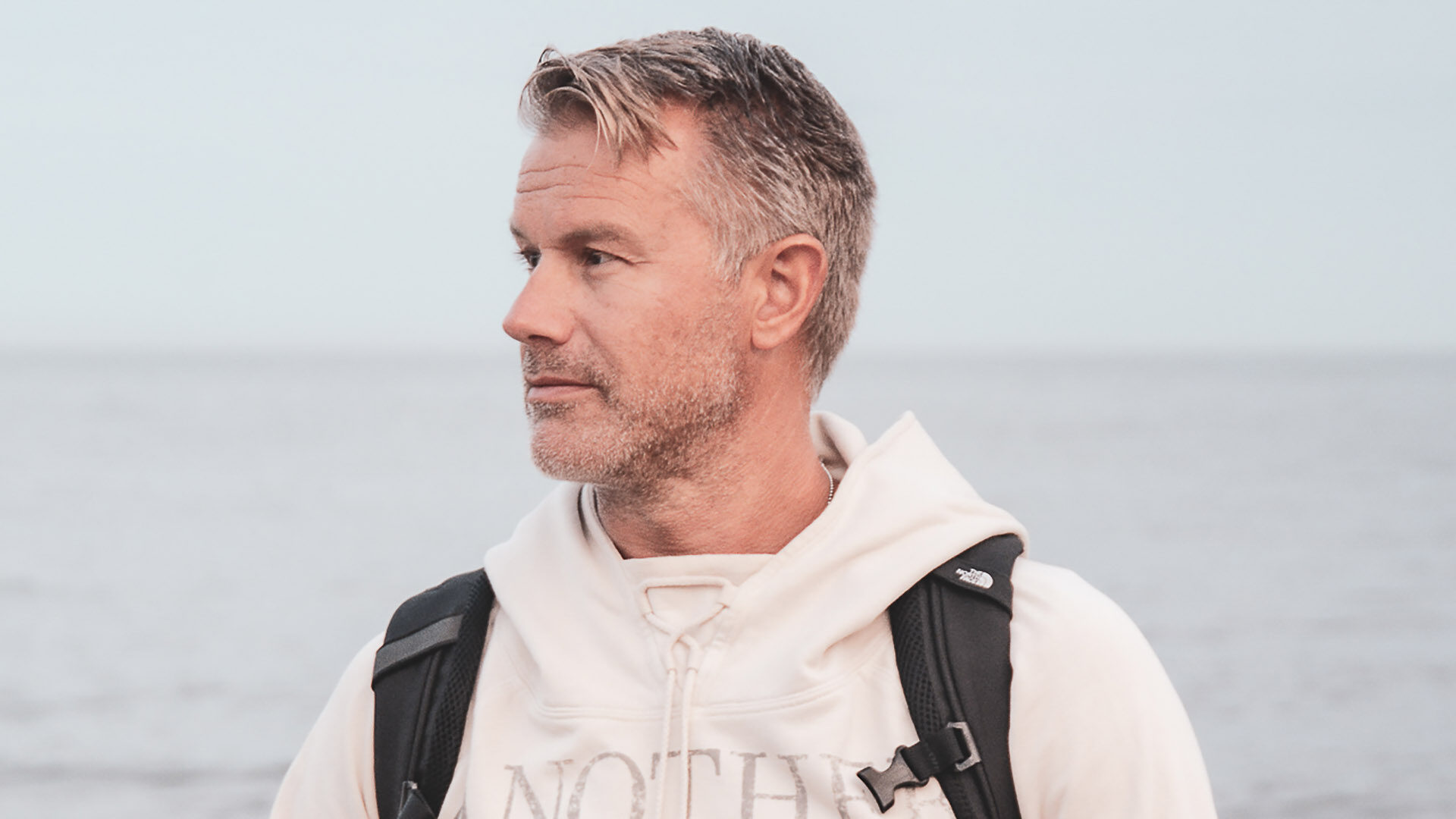 Jonas Sundquist - Skådespelare - jonassundquist.se - Modell - Kväll på stranden - 2021-07